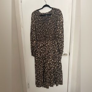 Old navy floral long sleeve ruffle hem maxi dress.